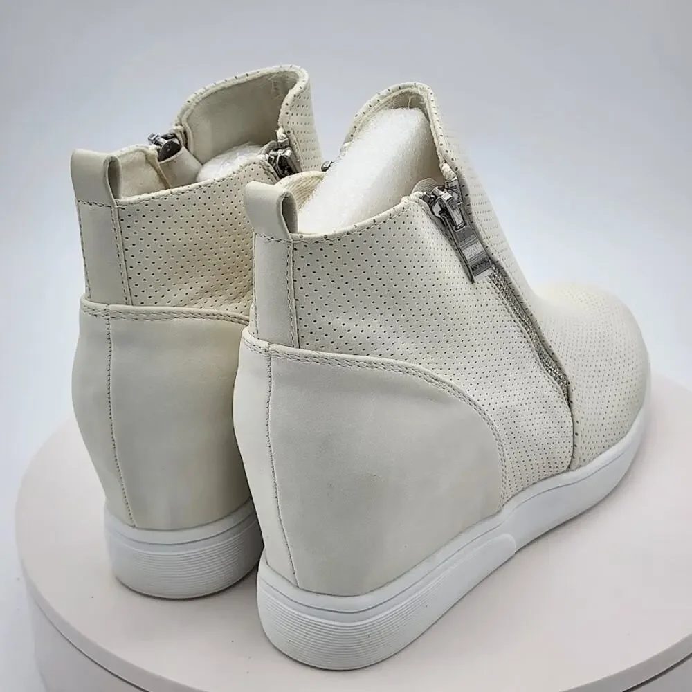 NEW Journee Collection Pennelope Ivory Wedge Sneakers Women's Size 10 Side Zip